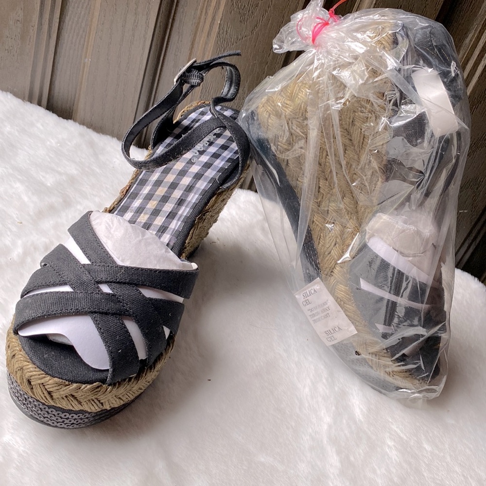 BAMBOO WEDGE ( BRAND NEW )